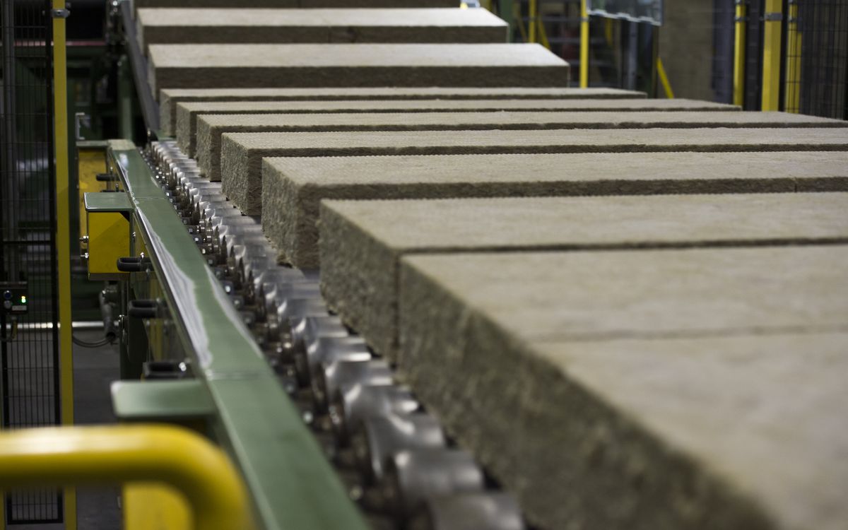 Stone wool slabs on the ROCKWOOL production line (official ROCKWOOL image)