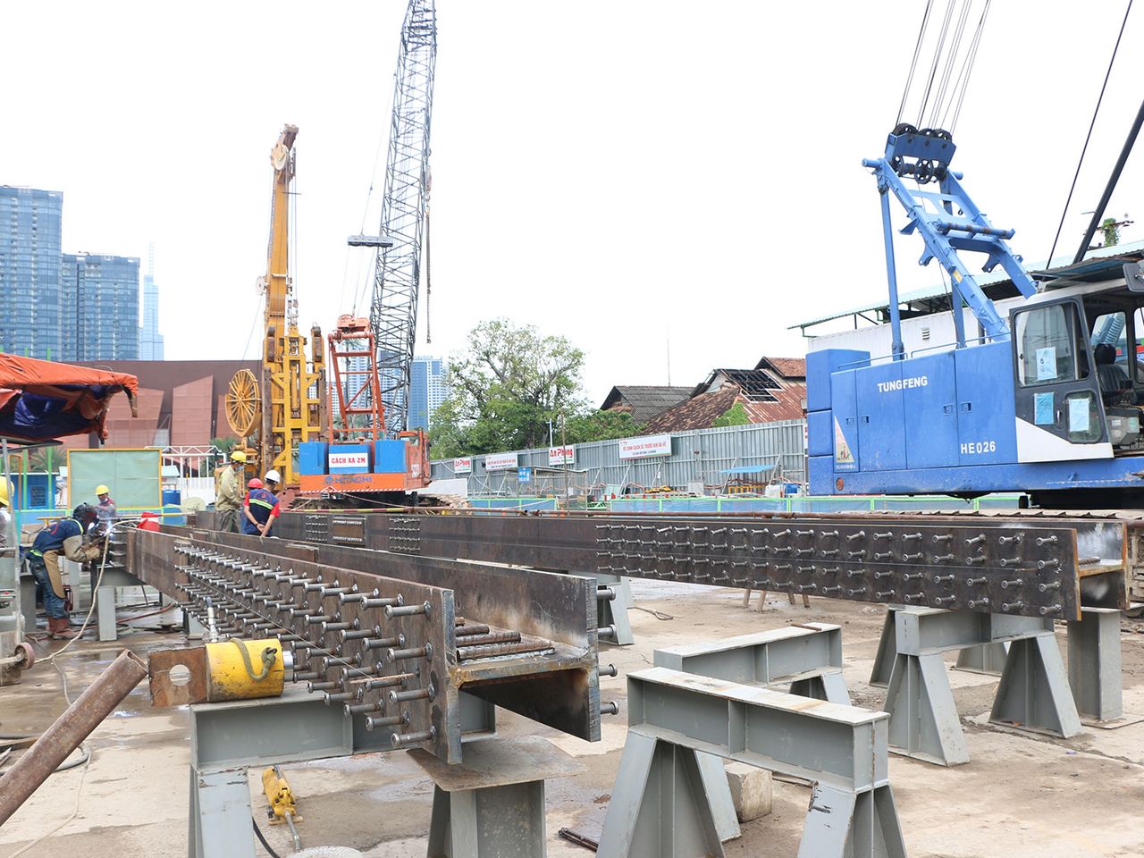 Fabricated built-up kingposts with splice plates and bolt groups on a basement site in Ho Chi Minh City