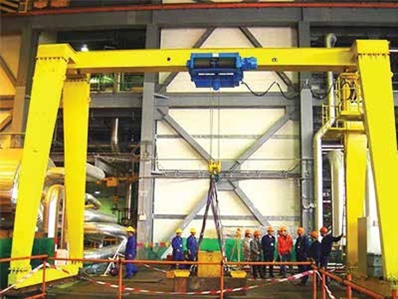 Gantry crane inside a plant