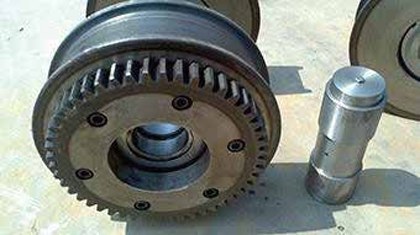 Geared crane wheel