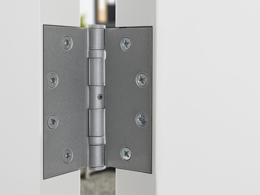 Ball bearing hinge on a steel door